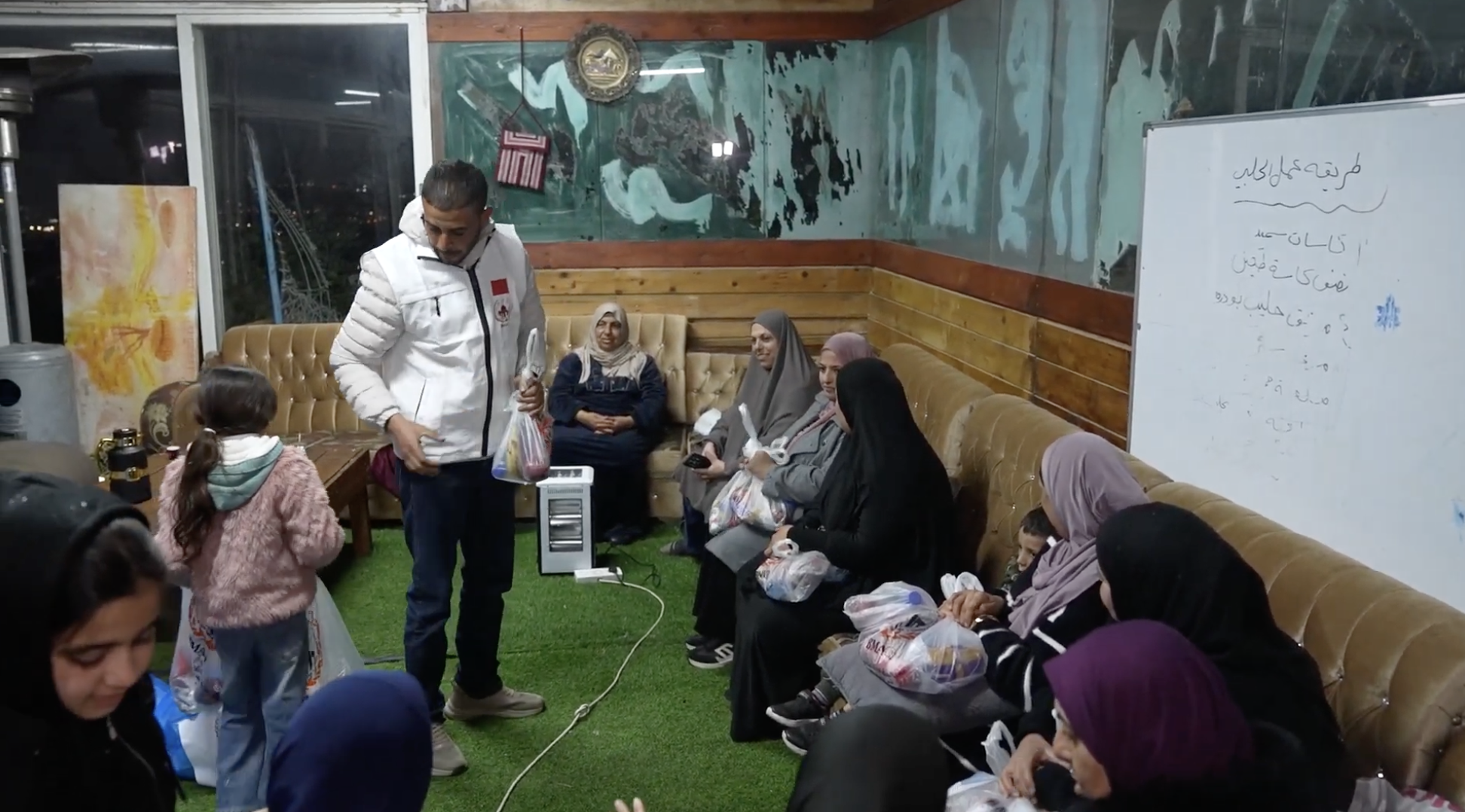 توزيع وجبات السحور على المقدسيين